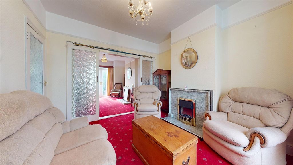 Property photo 2 of 33 Wynne Road, Reception Room