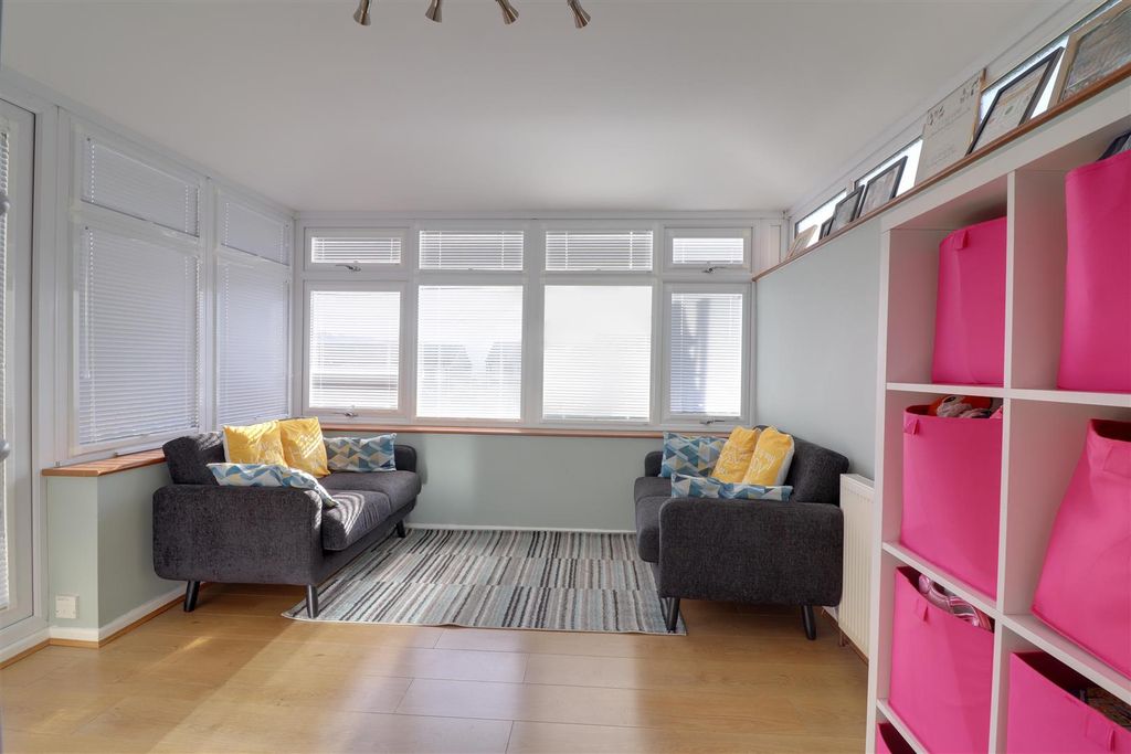 Property photo 2 of 25