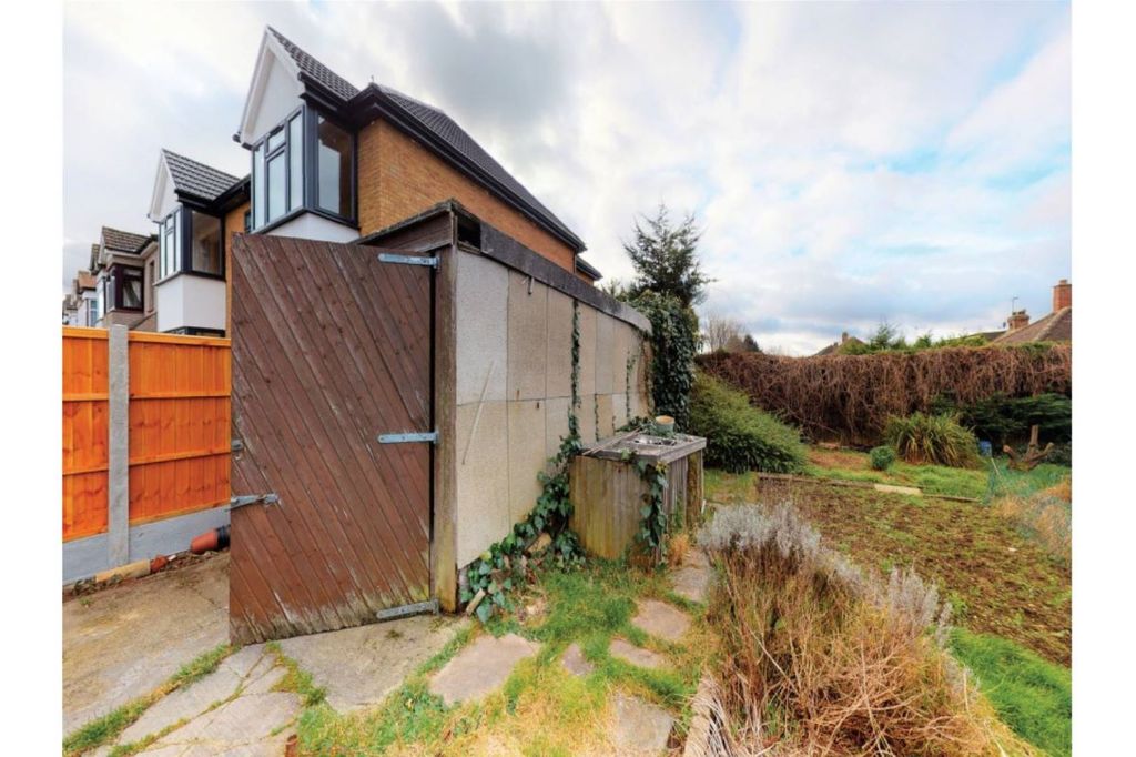 Property photo 1 of 5
