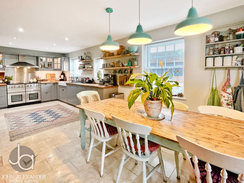 Property photo 2 of 34 20251003_141431144_0.5