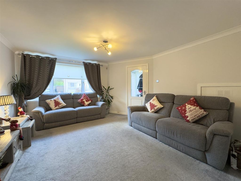 Property photo 2 of 15 Lounge