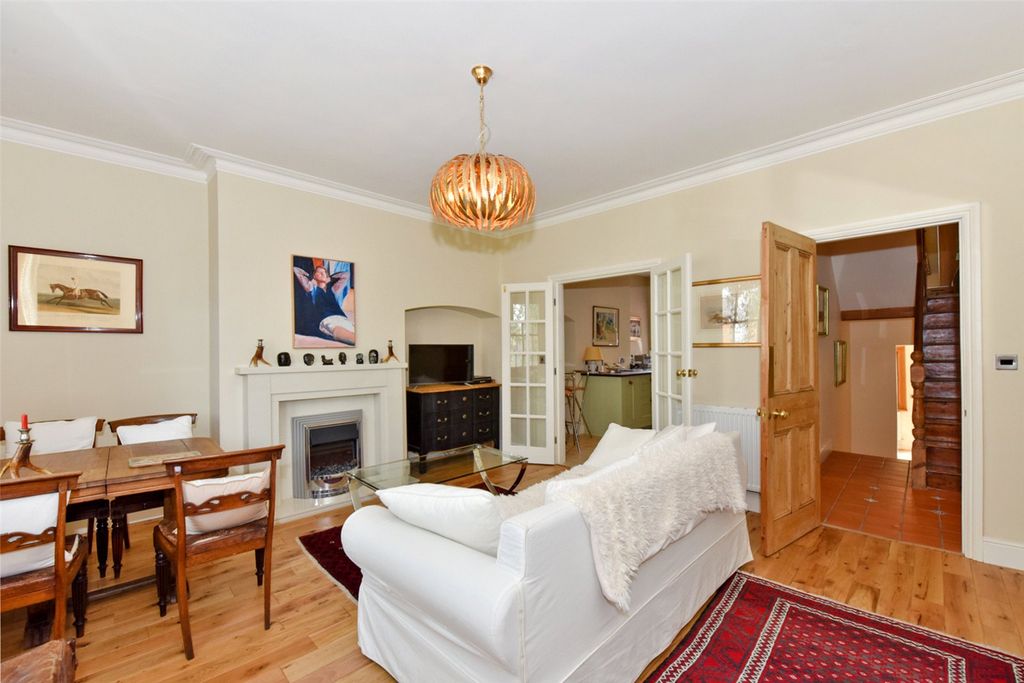 Property photo 2 of 10 Sitting Room