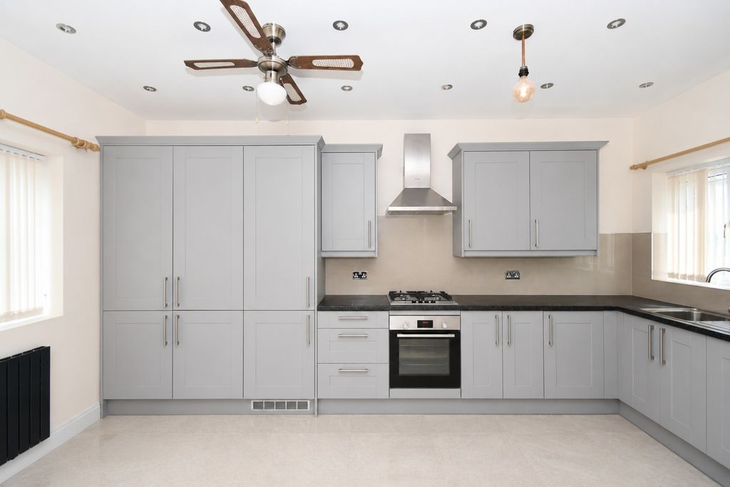 Property photo 2 of 12 5356382