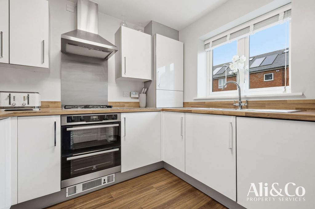 Property photo 3 of 23