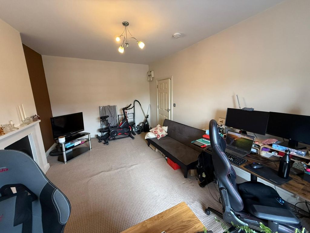 Property photo 3 of 9
