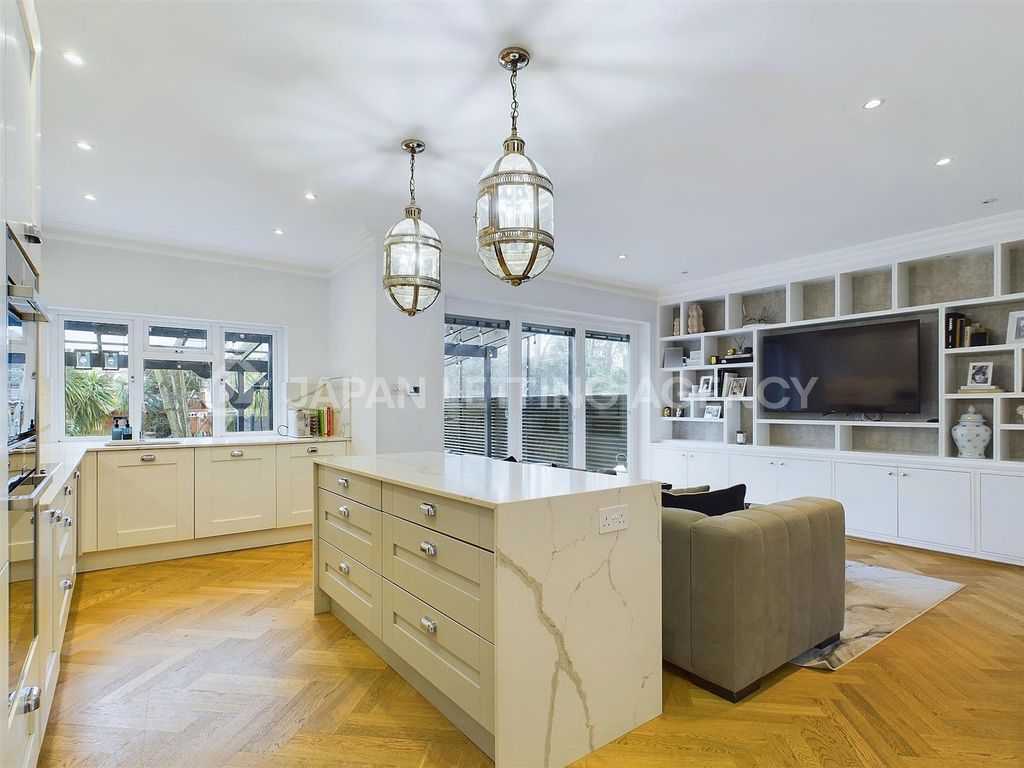 Property photo 2 of 29 Cam02206G0-Pr0063-Still006.Jpg