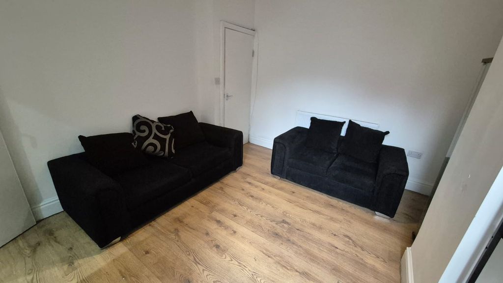 Property photo 2 of 12 Gallery