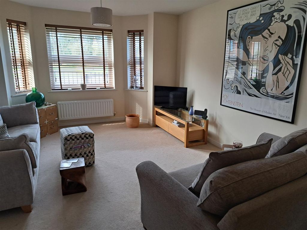 Property photo 2 of 6 Front