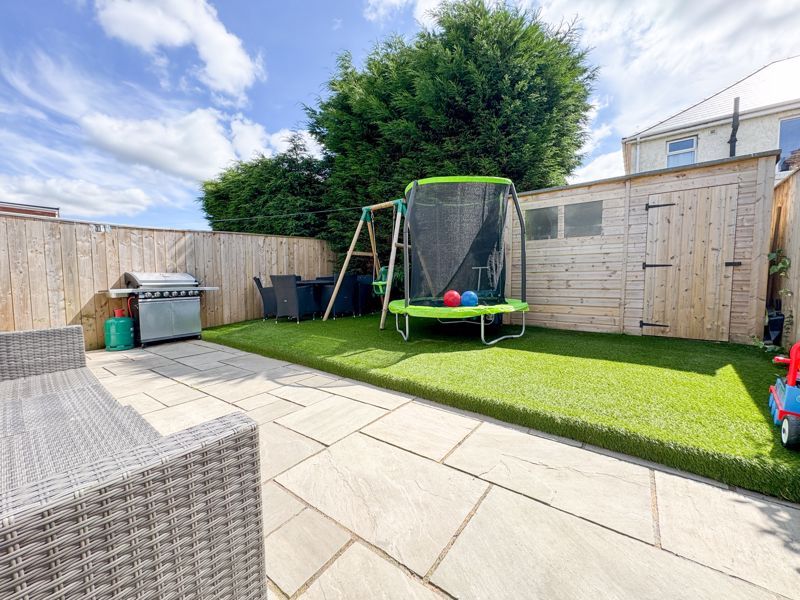 Property photo 2 of 18 Garden