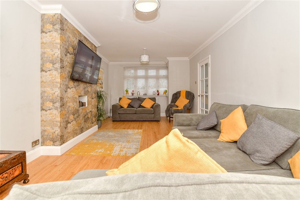 Property photo 2 of 8 Lounge