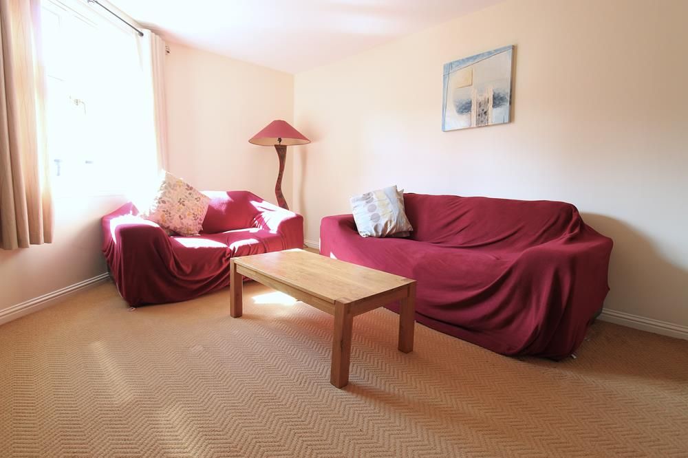 Property photo 1 of 12 Lounge