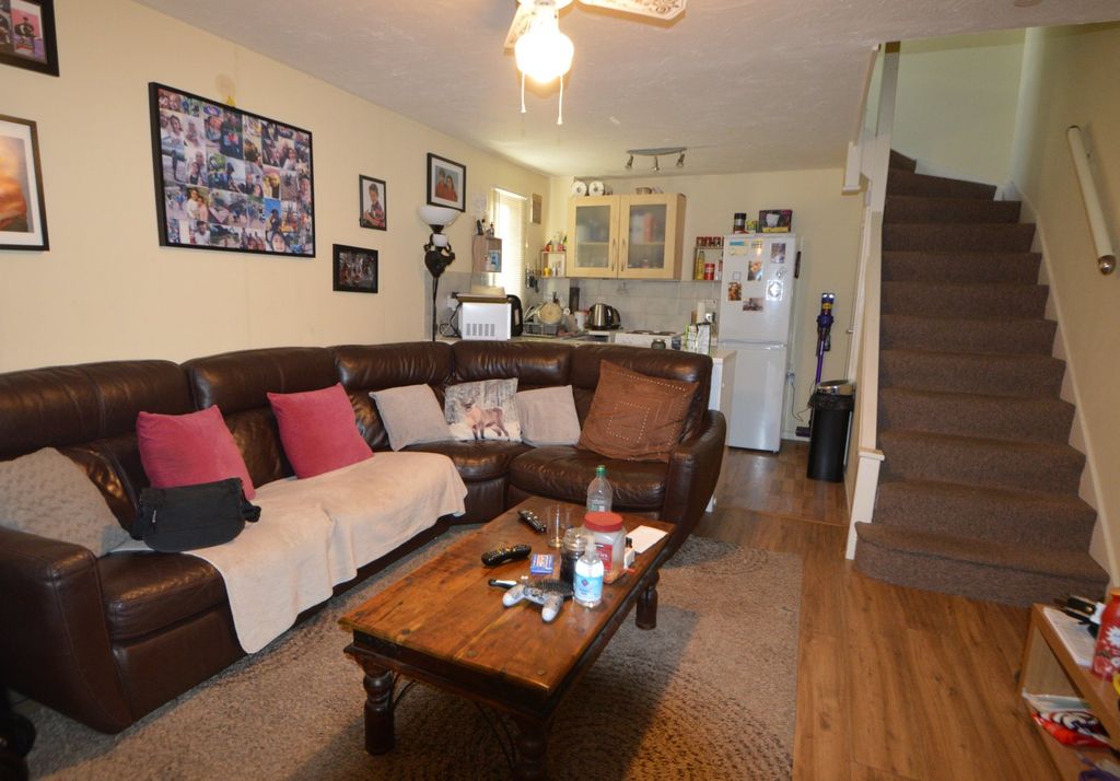 Property photo 1 of 4 Living Room