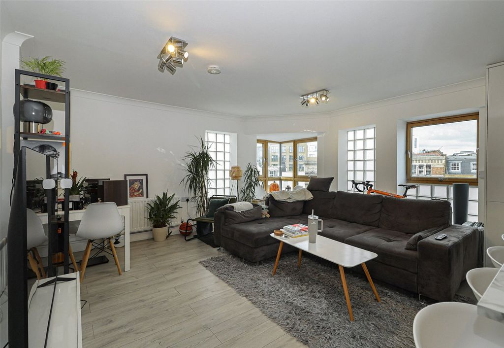 Property photo 2 of 18 Picture No. 11