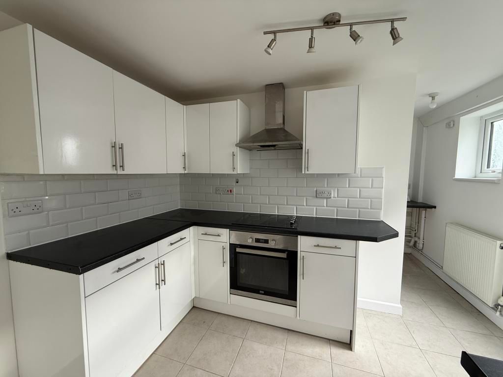 Property photo 3 of 8 Modern Fitted White Kitchen
