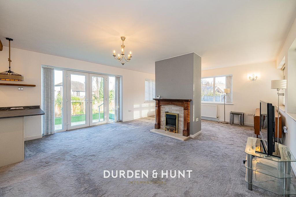 Property photo 2 of 26 Spinneys-19.Jpg