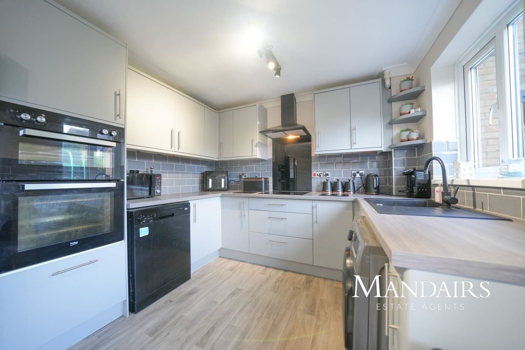 Property photo 2 of 26