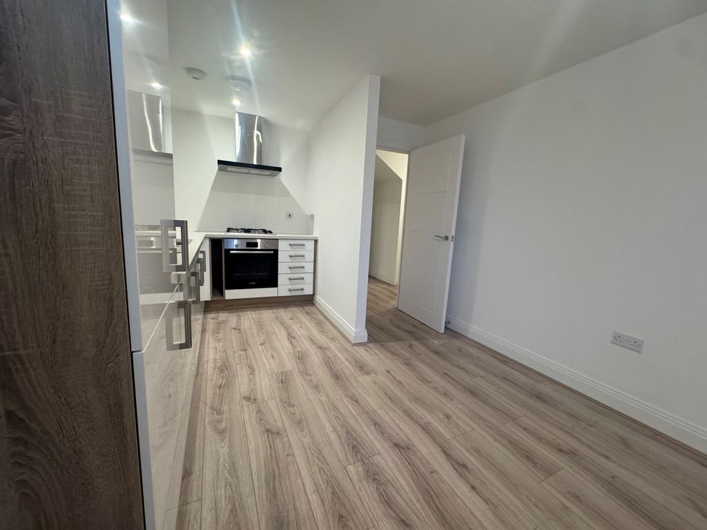 Property photo 3 of 6 Bedroom