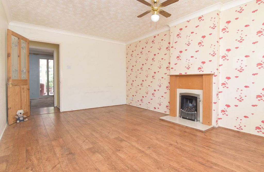 Property photo 2 of 12