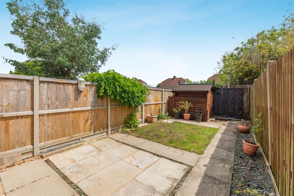 Property photo 2 of 14 8696316-Exterior03.Jpg