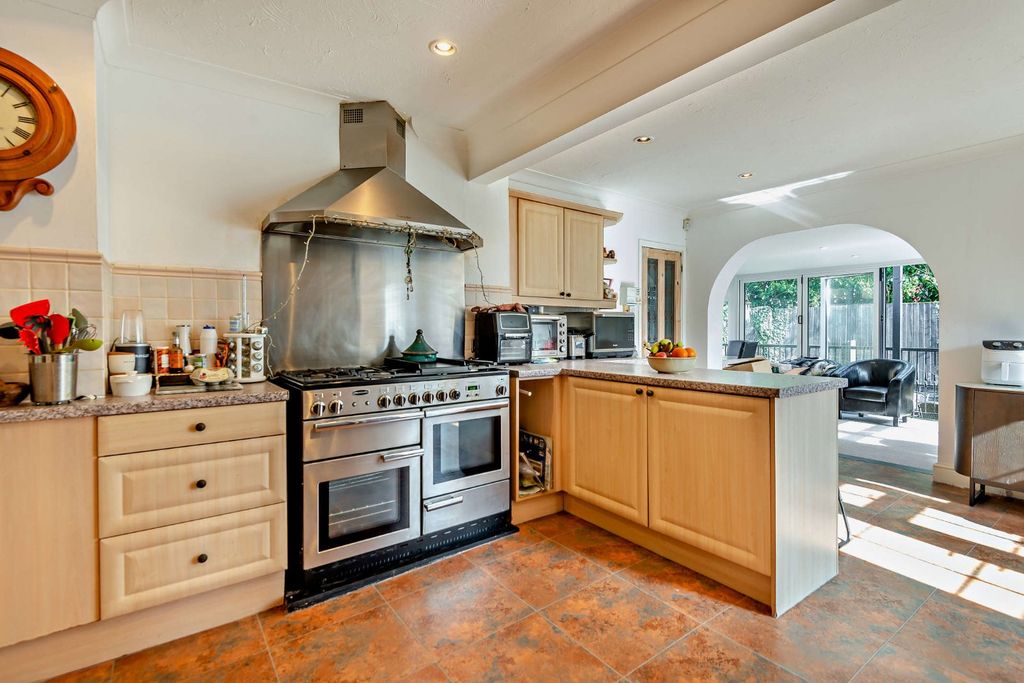 Property photo 3 of 9 Kitchen/Breakfast
