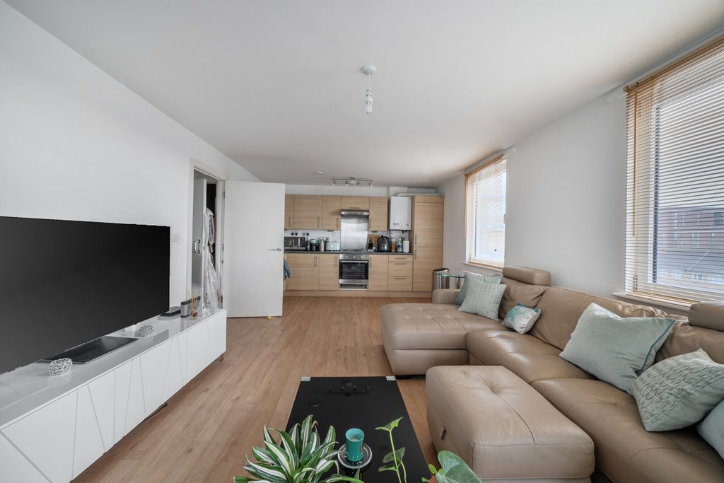 Property photo 1 of 18 1409332-19-698F30...