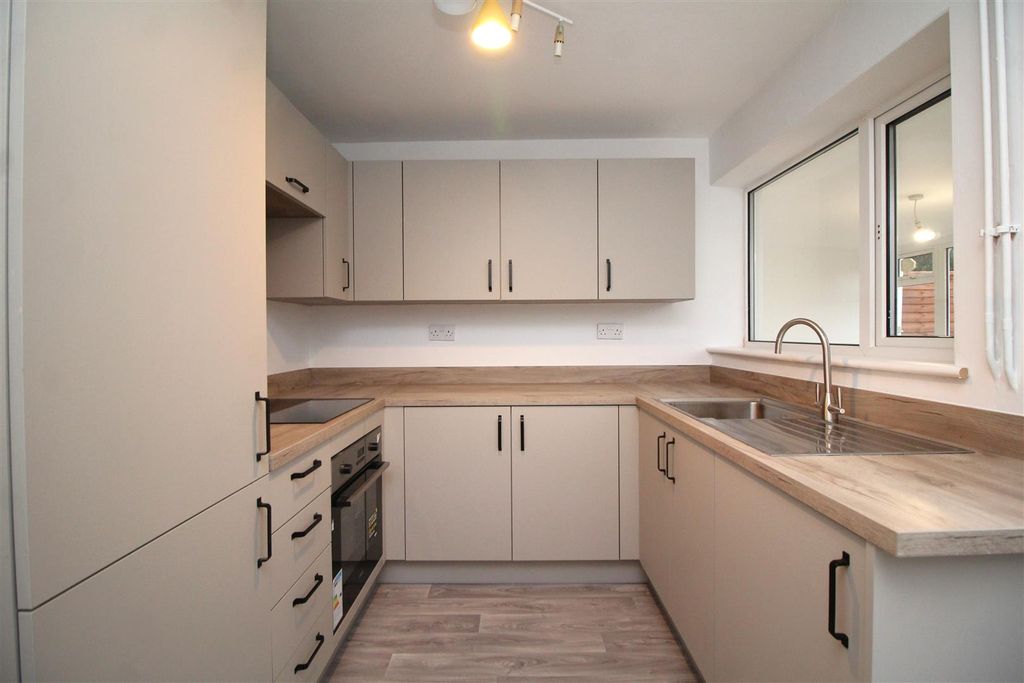 Property photo 2 of 15 Kitchen .Jpg