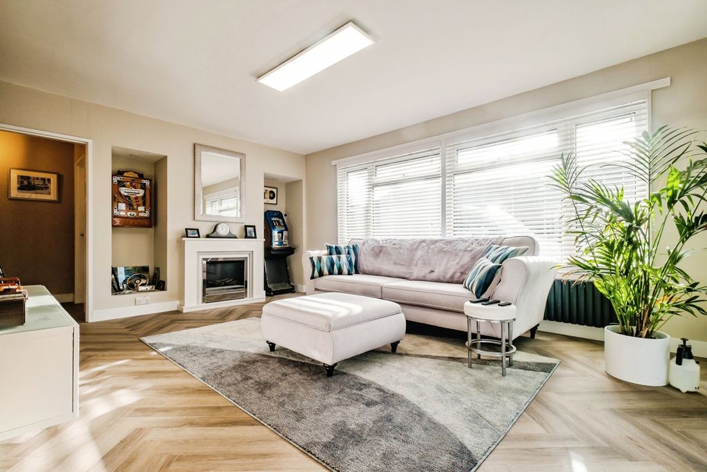 Property photo 1 of 20 Pbox-Img.Jpg