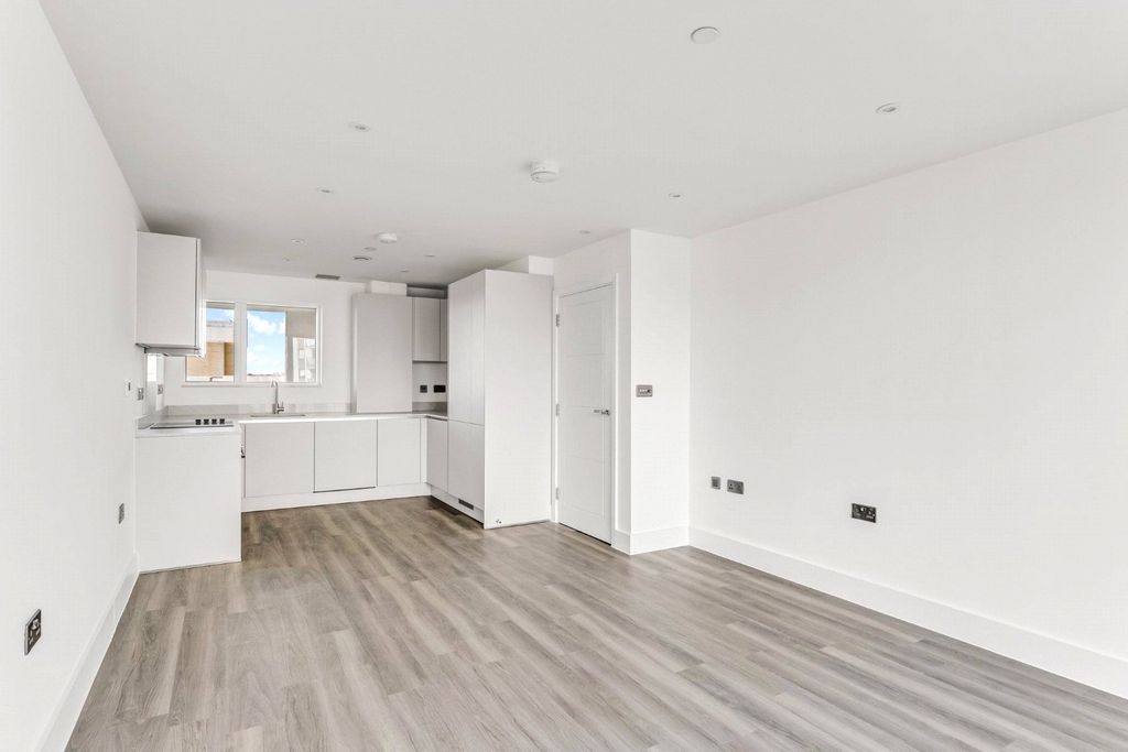 Property photo 2 of 7 Picture No. 16