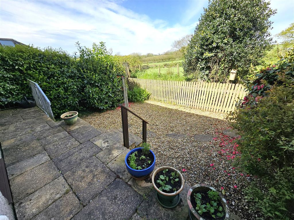 Property photo 2 of 20 Garden.Jpg