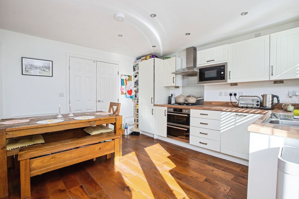 Property photo 3 of 18 Pbox-Img.Jpg