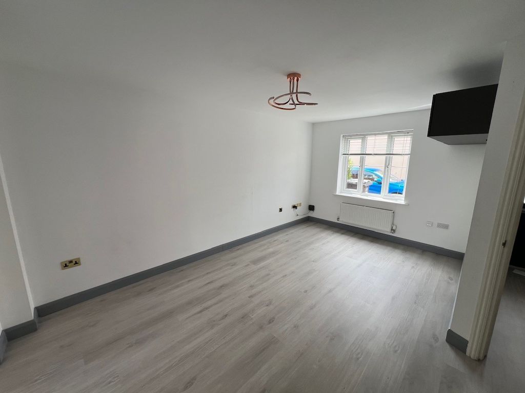 Property photo 2 of 14 Lounge Turnock