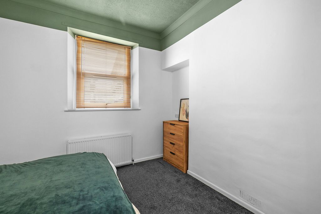 Property photo 2 of 11 0031