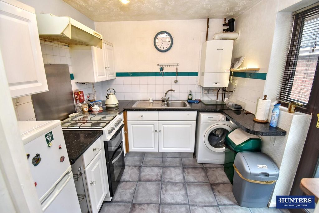 Property photo 2 of 9 Kitchen