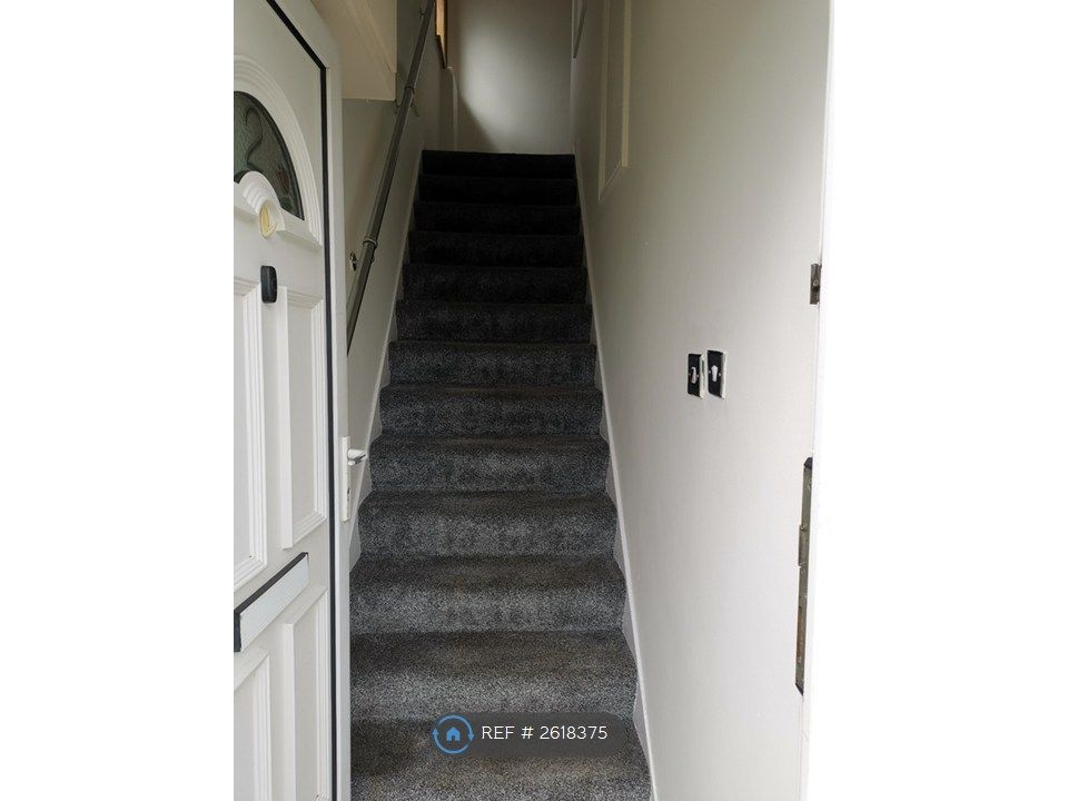 Property photo 2 of 18 Entrance Stairwell