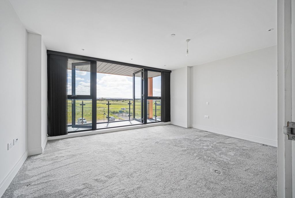 Additional image 17 of 3 bed penthouse for saleRest Bay, Porthcawl CF36
