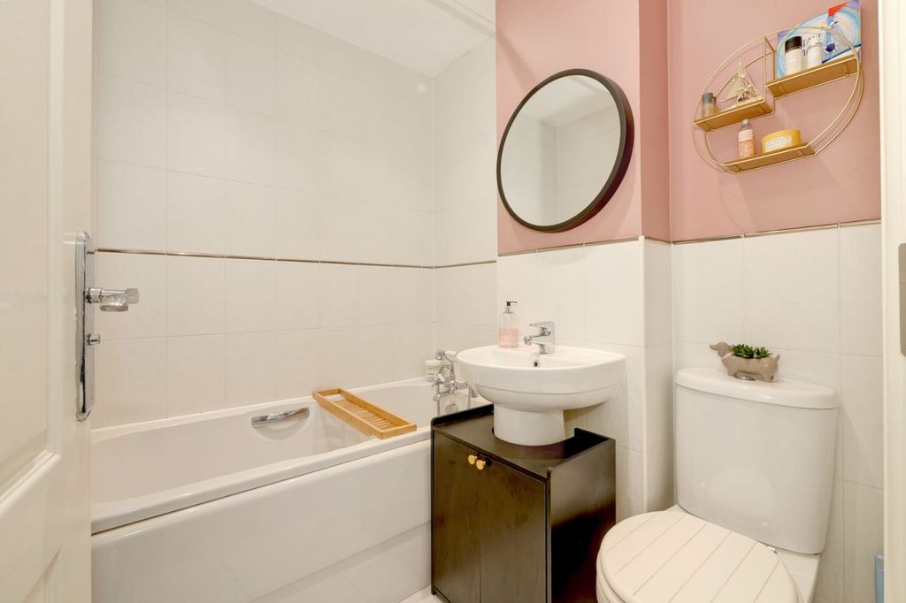 Property photo 3 of 32