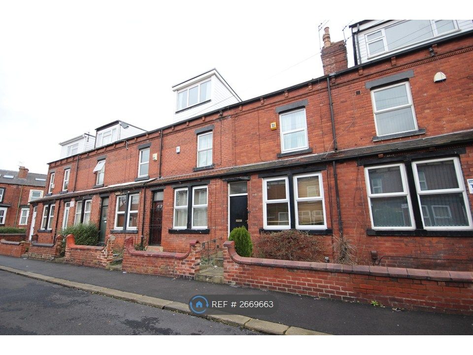 Property photo 1 of 12 Mayville Place