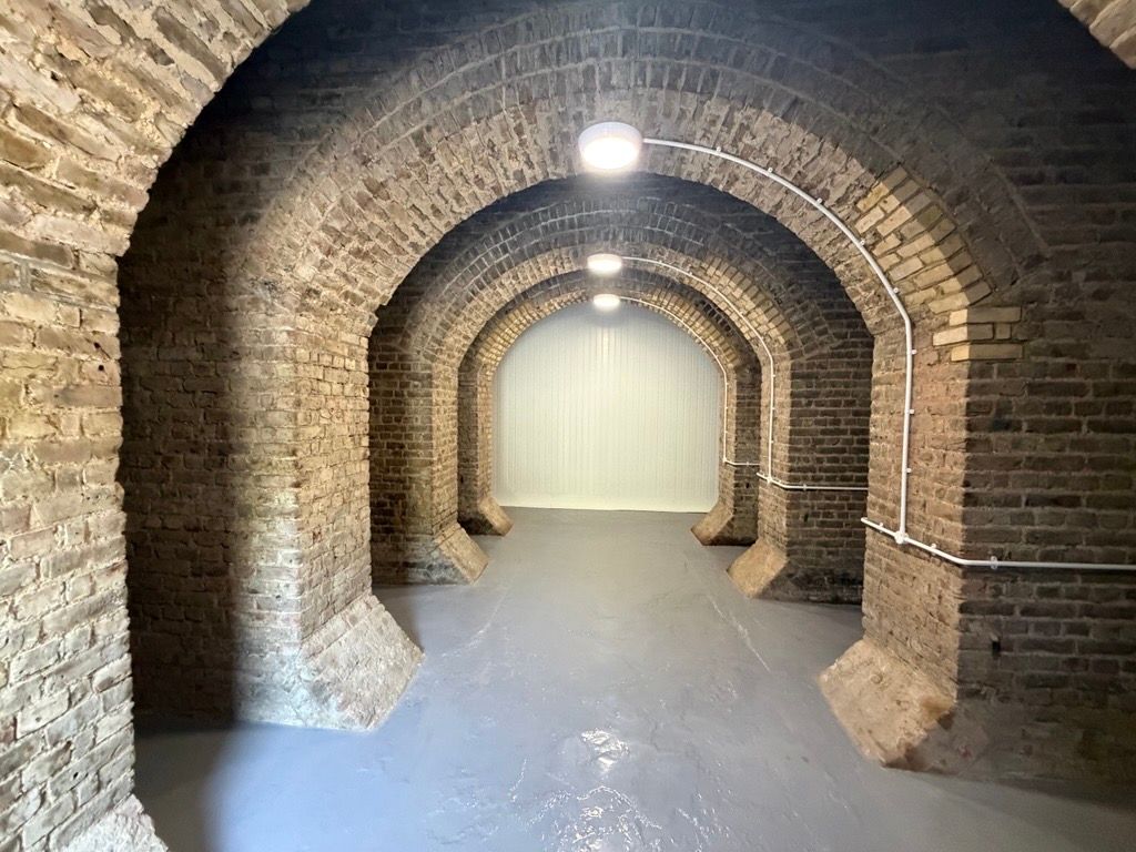 Property photo 2 of 3 An Empty Arch With White Lining
