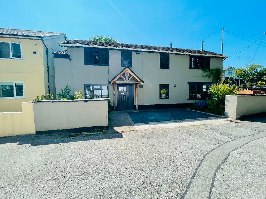 Property photo 1 of 28