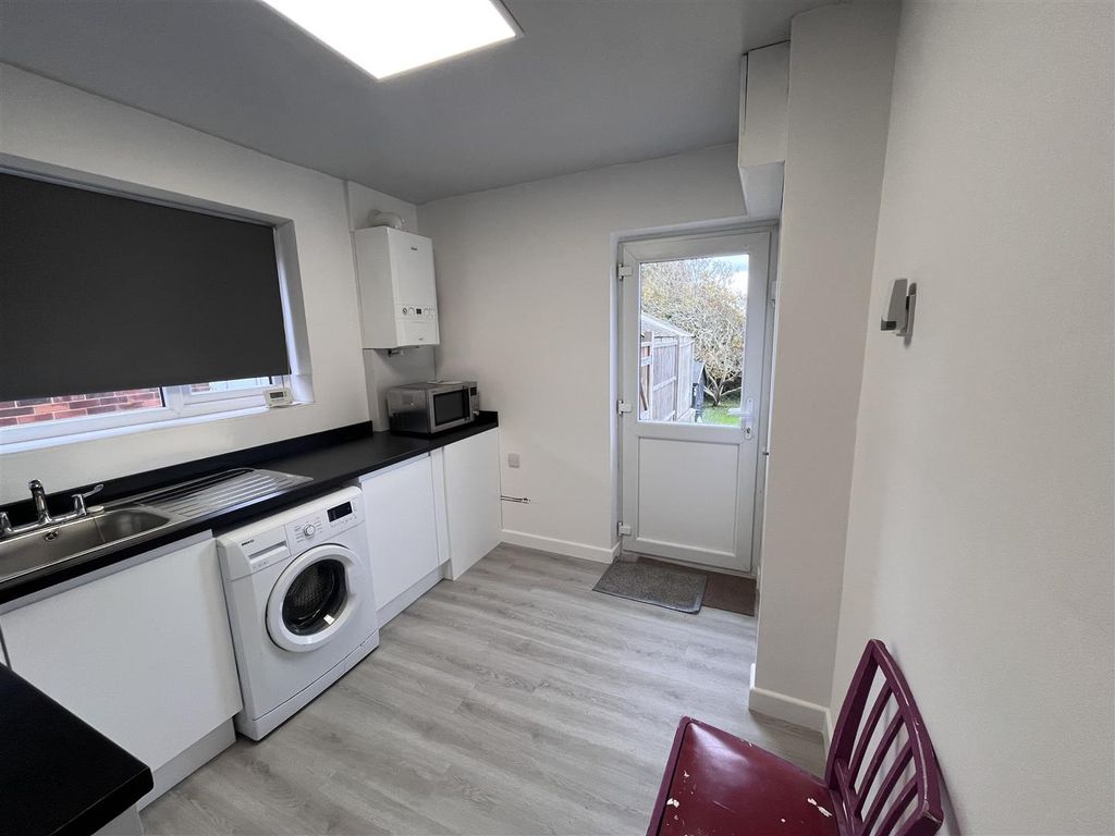 Property photo 1 of 10 Kitchen