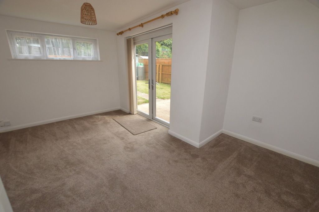 Property photo 3 of 16 Living Room