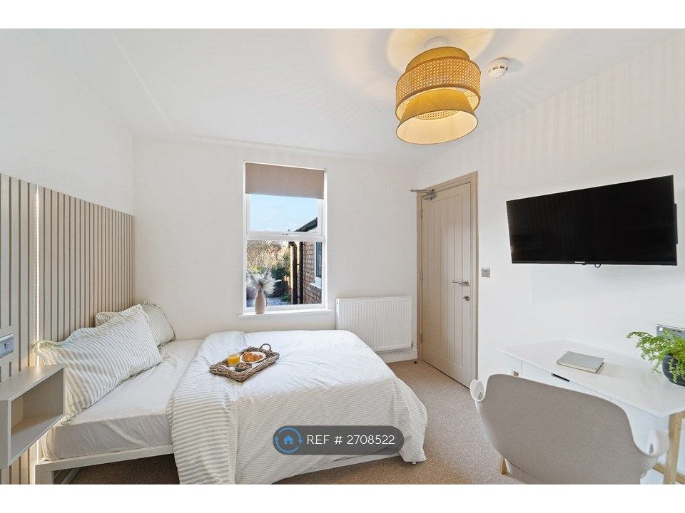 Property photo 1 of 7 Room 4