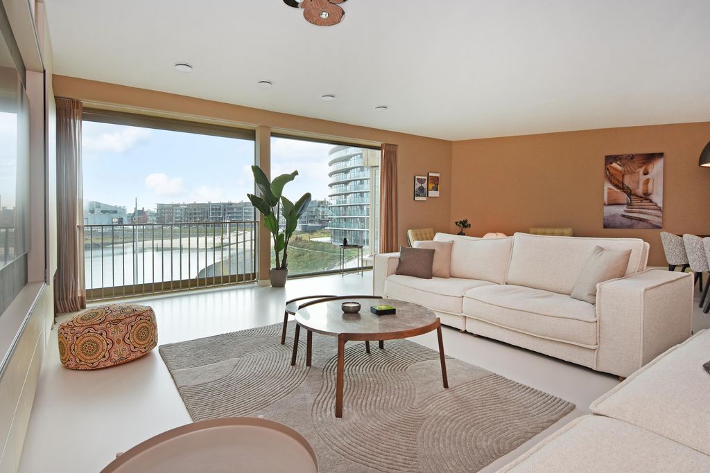 Property photo 2 of 57