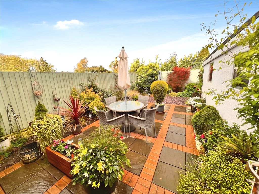 Property photo 2 of 13 Garden