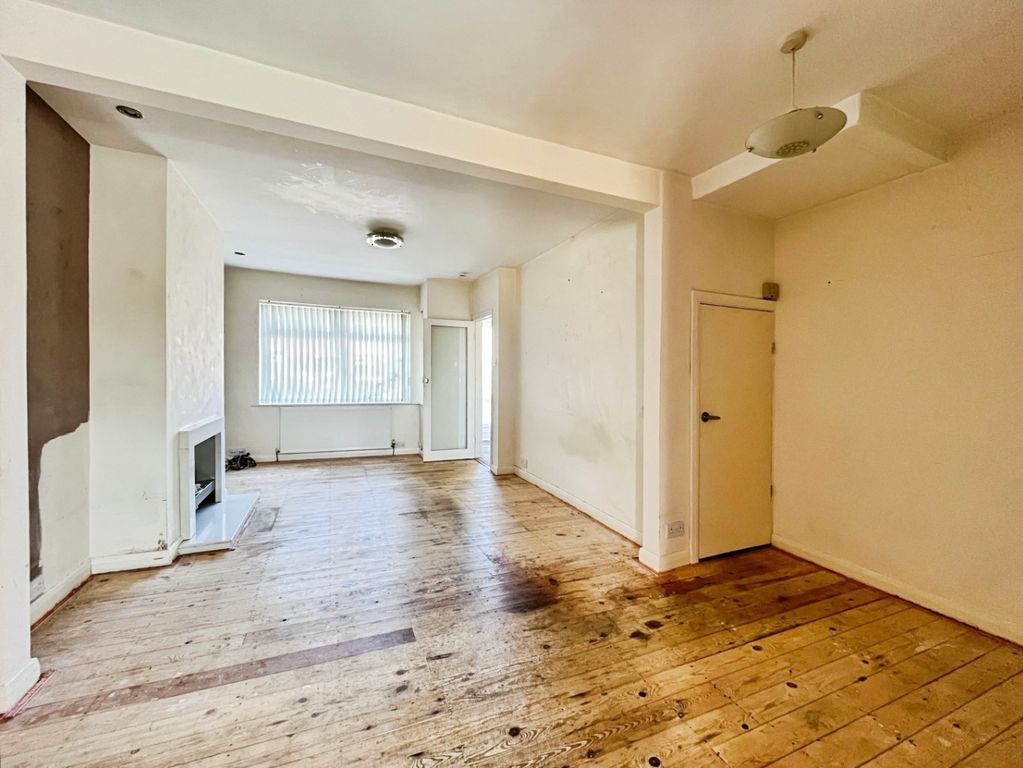 Property photo 3 of 15 3820147