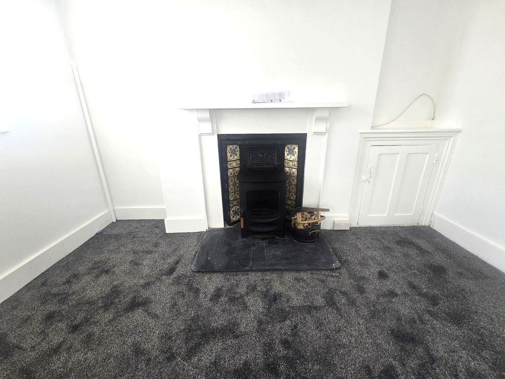 Property photo 3 of 11 Woodburner