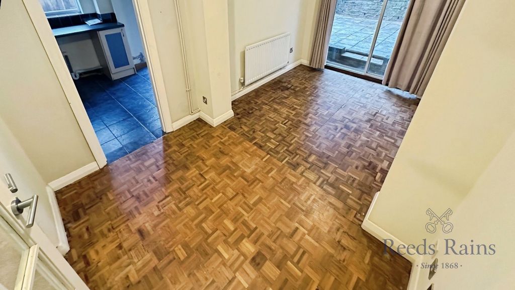 Property photo 3 of 14 Dining Room