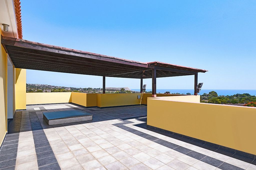 Property photo 2 of 29 Veranda & Roof...