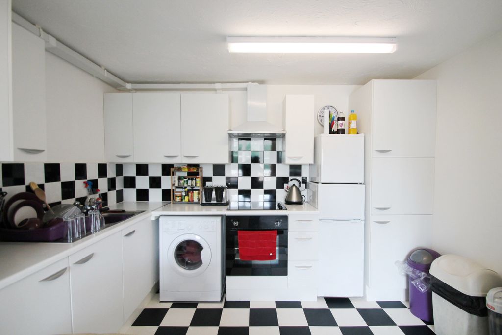 Property photo 2 of 7 New Kitchen_Result