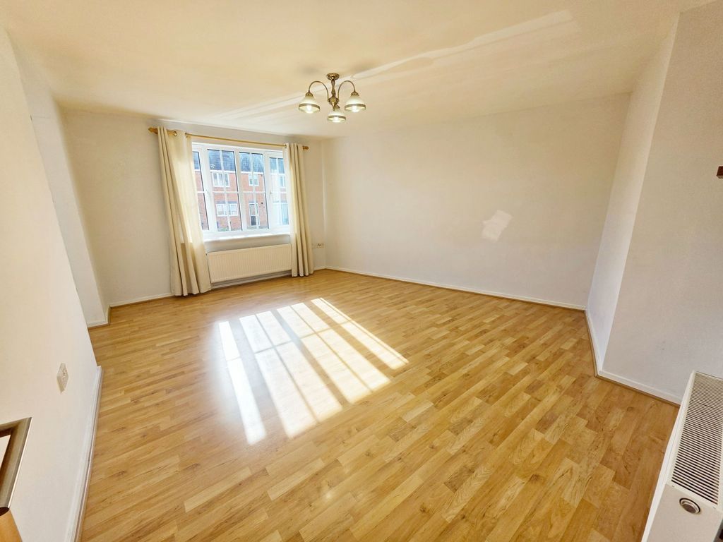 Property photo 3 of 6